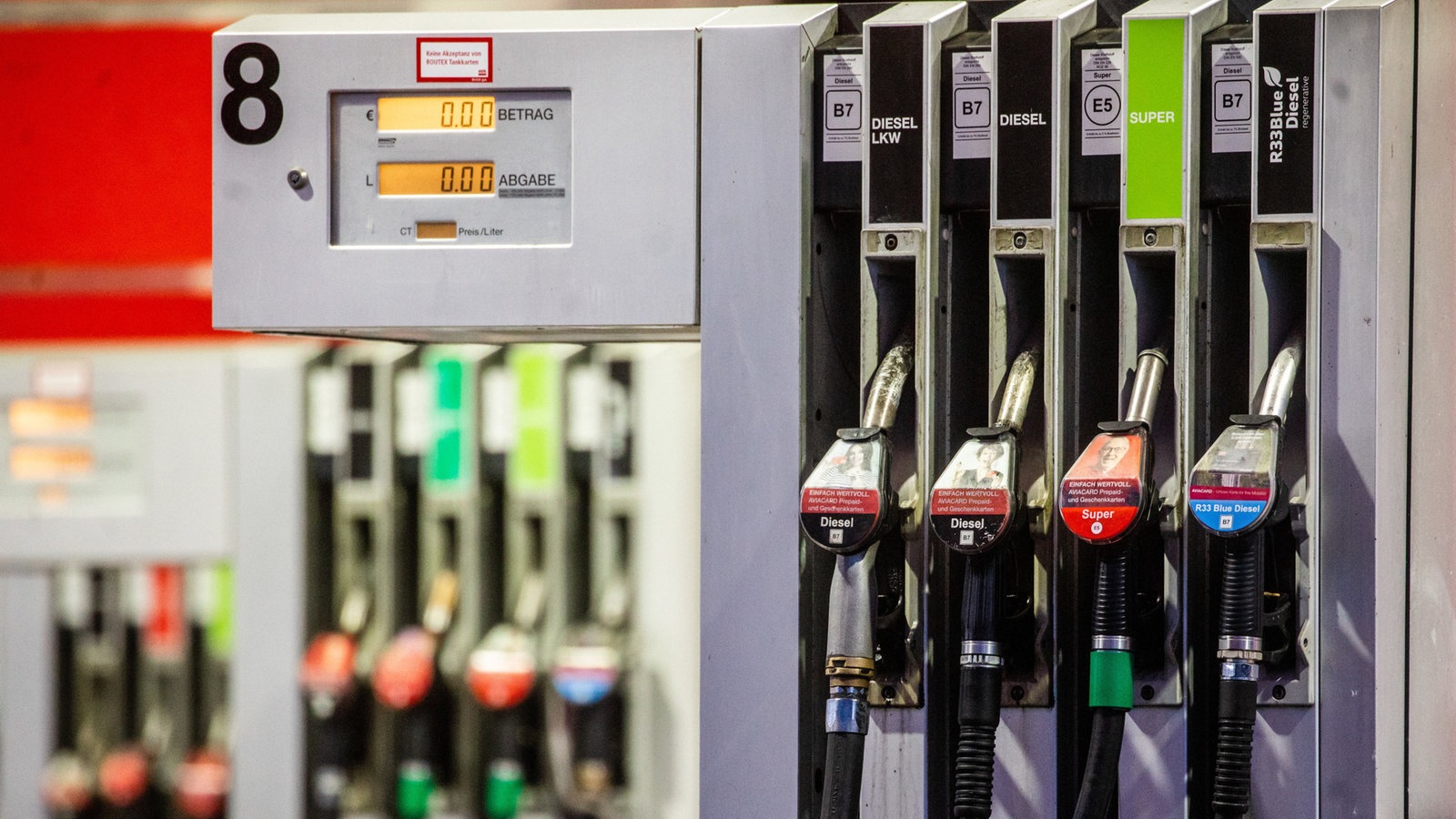 German Fuel Crisis: Cartel Office Damps Hopes for Quick Relief